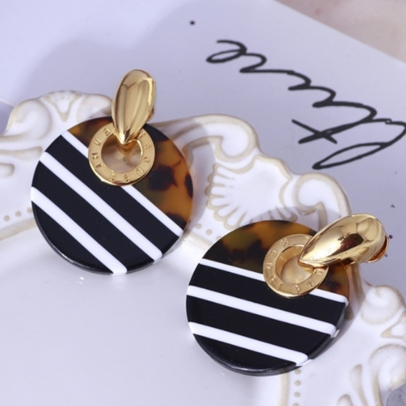 Vintage Henri Bendel Statement Earring - Picture 2 of 9